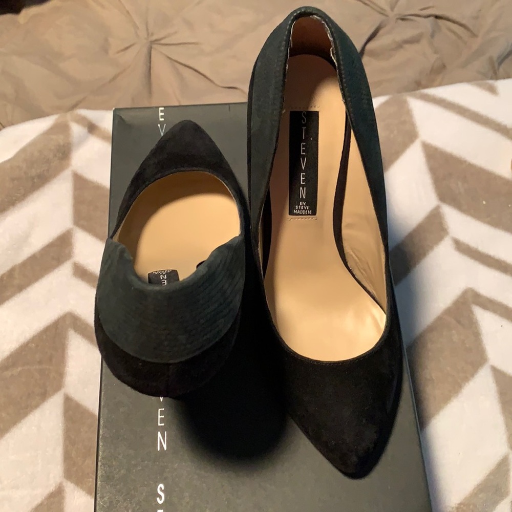 Steve Madden women’s 7 black suede high heels